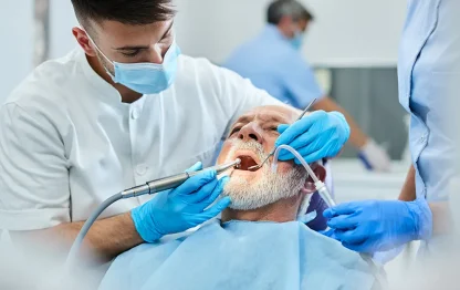 A importância das consultas regulares para manutenção de implantes dentários
